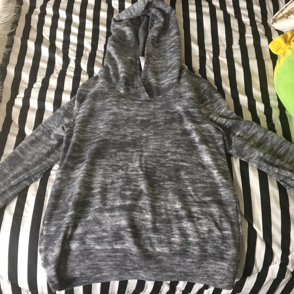 sweater/ long sleeve shirt